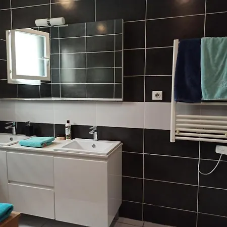 & Piscine Proche Bord De Mer * Agde