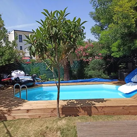 & Piscine Proche Bord De Mer Villa *