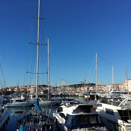 & Piscine Proche Bord De Mer
